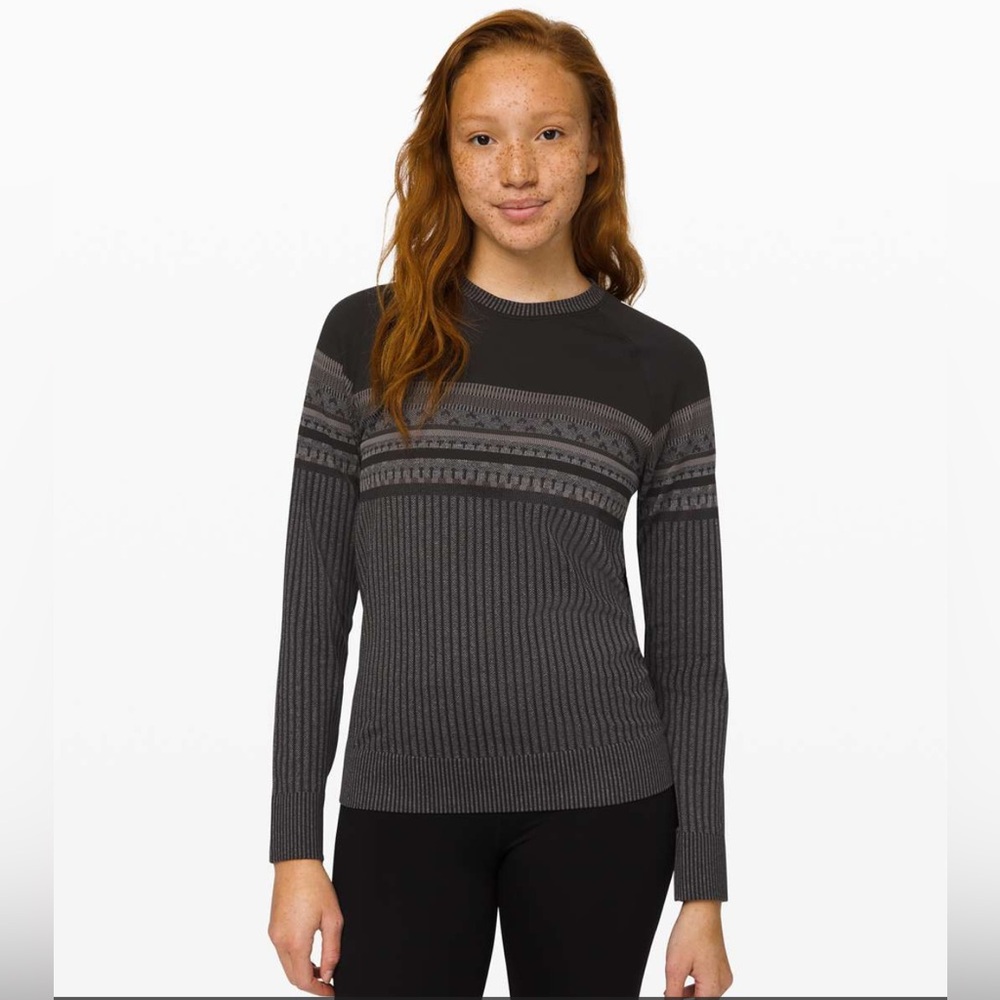 Lululemon Rest less Pullover Relaxed in Size Sm Black and grey